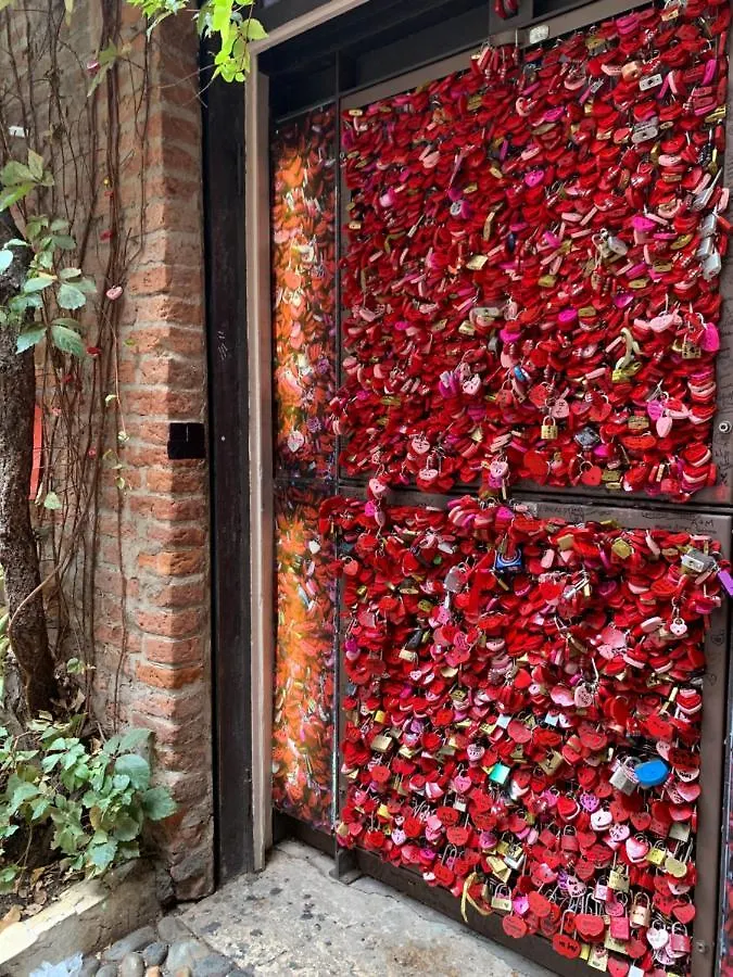 Apartment Romeo'S House Nel Centro Storico Di Verona - Free Parking