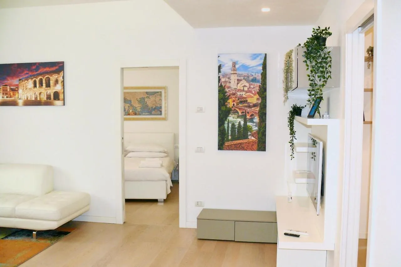 Apartment Romeo'S House Nel Centro Storico Di Verona - Free Parking